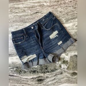 NWT Hollister Jean Shorts High-Rise Mom Short Size 27
3” Inseam